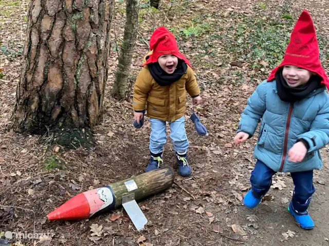 De Heikamp is een prachtige boerderij met een sfeervol gezinsrestaurant. Maar ook startpunt voor verschillende activiteiten; een kabouterroute door het bos, dolen door het grootste doolhof van Nederland of toch liever klimmen in het klimbos Achterhoek. Het kan allemaal.